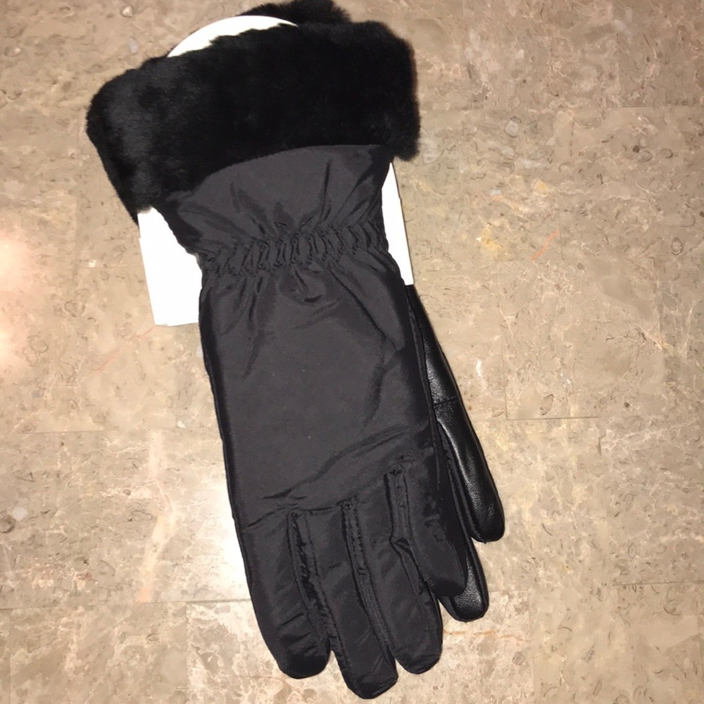 Last One!!!! Ugg Touch Screen Compatible Gloves - Picture 4 of 6